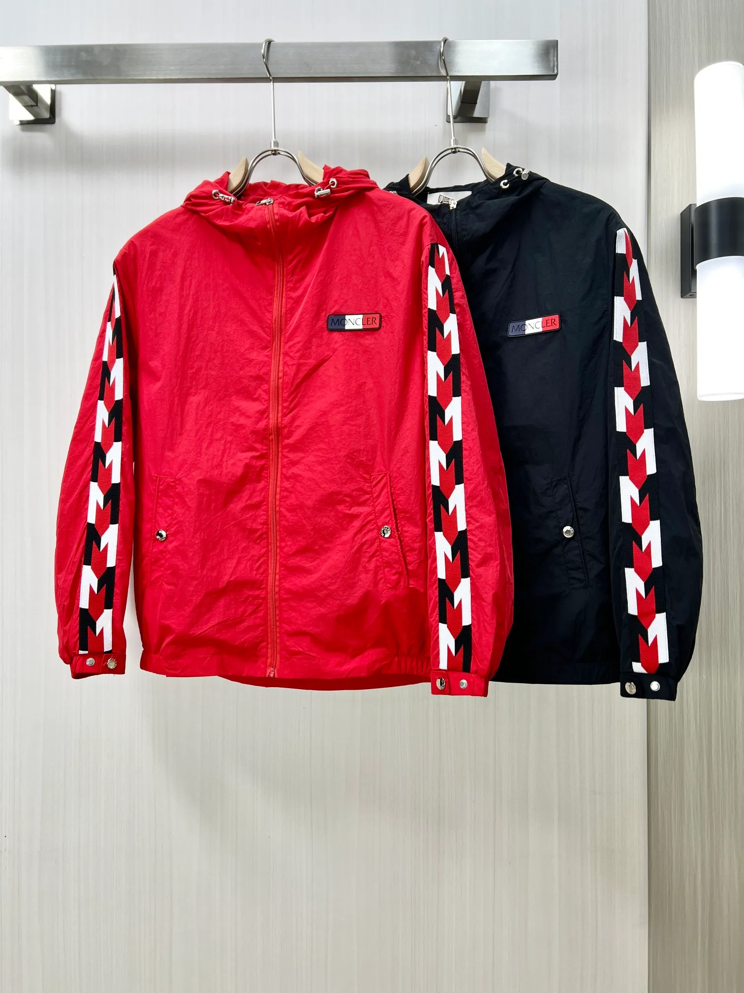 。MONCLER 2026FW ， ， 。 ， 。10 ， ， ， ， 。 ， ， ， ， ， ！ ， ， ， ， 。 ， ， ， 。 ， ！ ， Classic ！ ， ， ， 。 ， 。 HS。Sizes：M-3XL